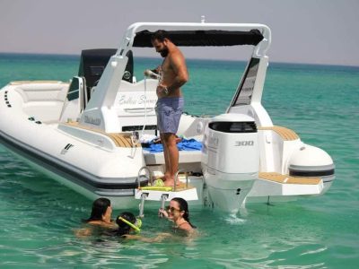 Private speed boat tour cruising between Dolphin Bay, Orange Bay, and Paradise Island