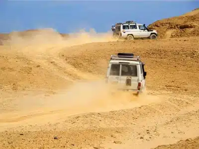 Family Jeep Safari by 4×4 WD in rugged terrain