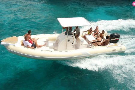 Private speed boat tour cruising between Dolphin Bay, Orange Bay, and Paradise Island